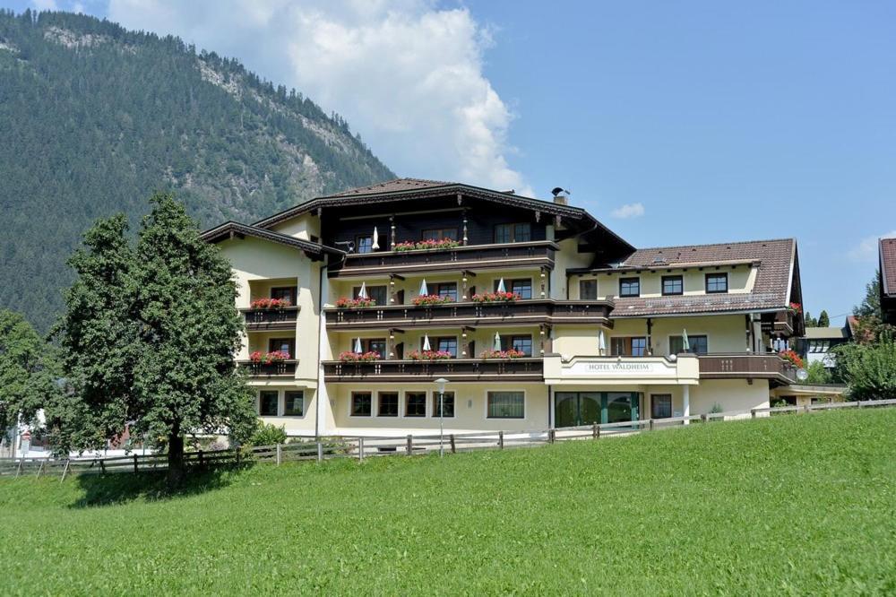 Hotel Waldheim Garni Mayrhofen Bagian luar foto